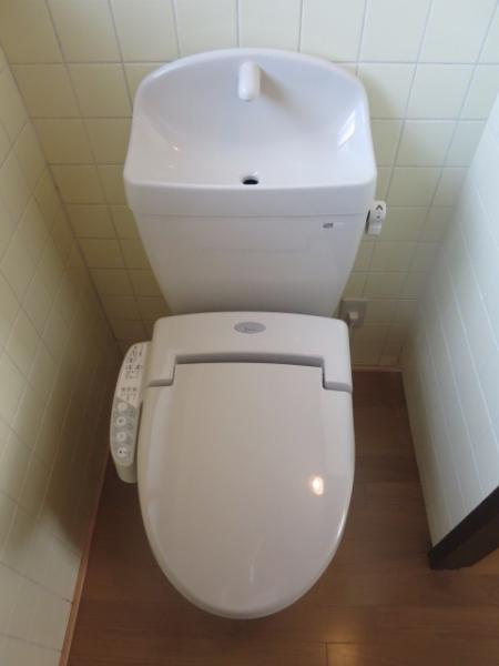 Toilet. Toilet new goods exchange on the toilet seat with warm water washing function ☆ Also it gives the replacement toilet seat