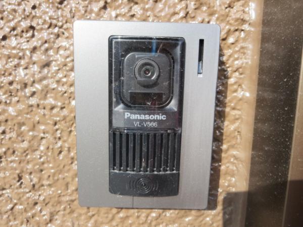 Entrance. Convenient color TV monitor with intercom at the time of visitor ☆ Even crime prevention