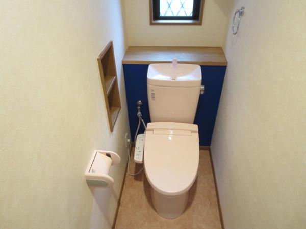 Toilet. The first floor of the toilet Washlet is also a new article also toilet seat toilet