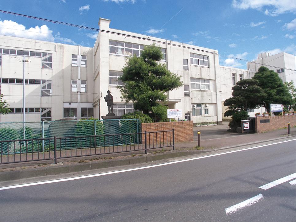 Primary school. Aikawa Municipal Nakatsu to elementary school 298m
