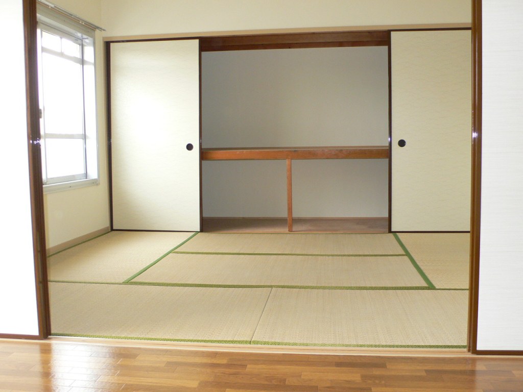 Living and room. Japanese-style room 6.0 tatami mats (1)  The photograph is another dwelling unit of the same type. 