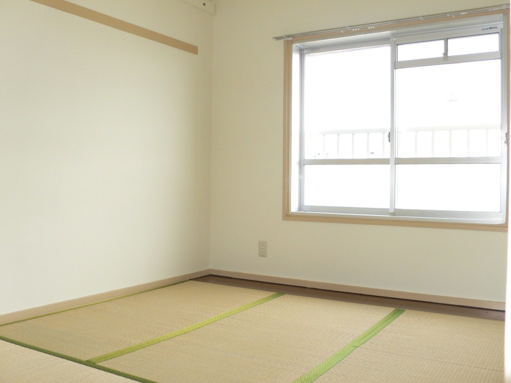 Living and room. Japanese-style room 4.5 tatami  The photograph is another dwelling unit of the same type. 