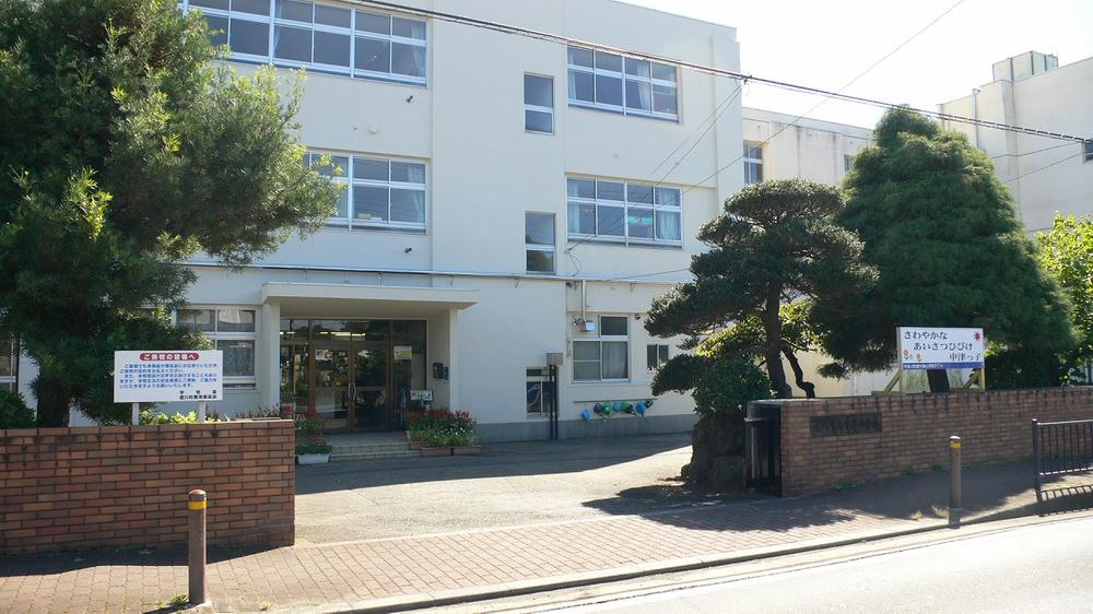 Primary school. Nakatsu until elementary school 410m