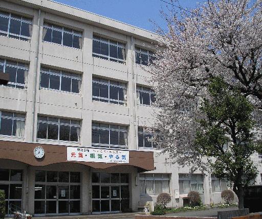 Junior high school. Aikawa 817m to stand Aikawa Nakahara junior high school