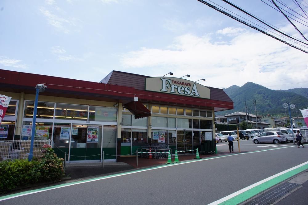 Supermarket. 937m until Takaraya Hanbara shop