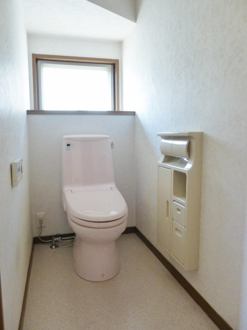 Toilet. Washlet Yes