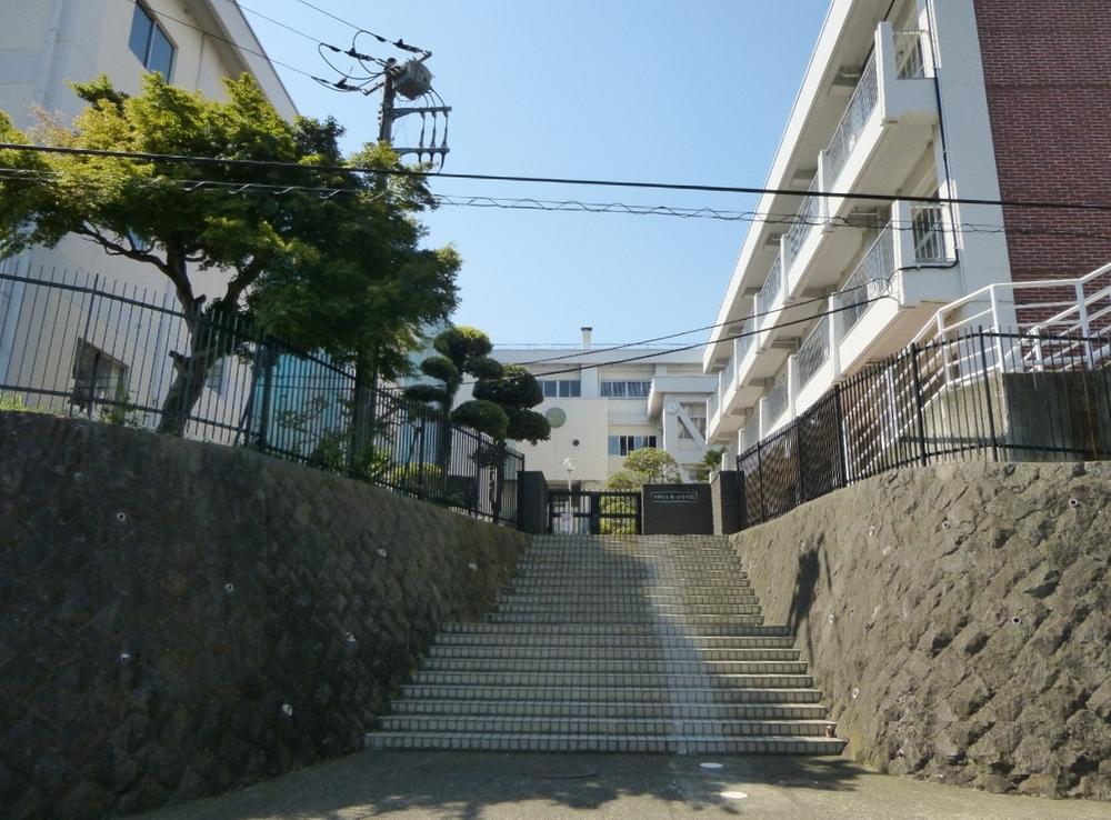Primary school. Nakai Municipal Inokuchi to elementary school 895m