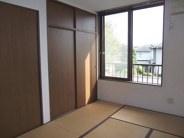 Other room space. I Japanese-style room is needed because the kotatsu boom right now