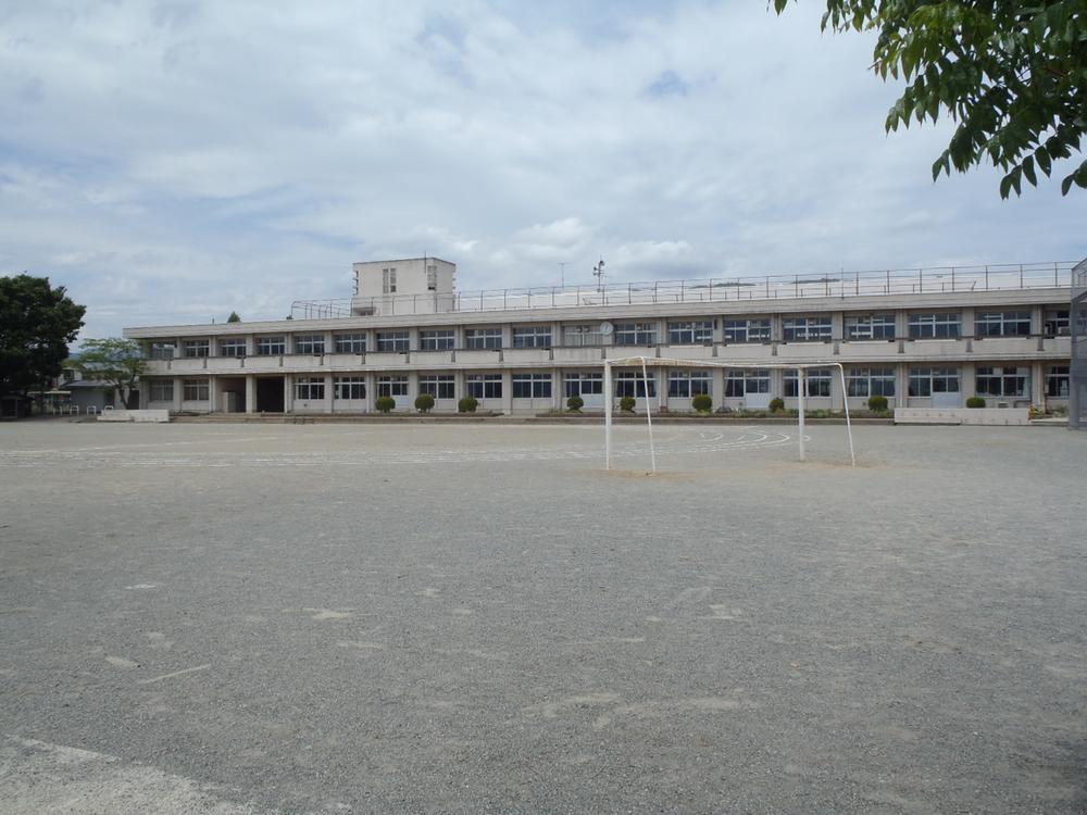 Primary school. 470m until Oi Municipal Oi elementary school
