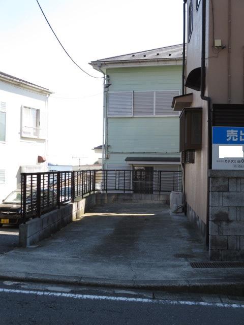 Parking lot. Parking, It is two column.