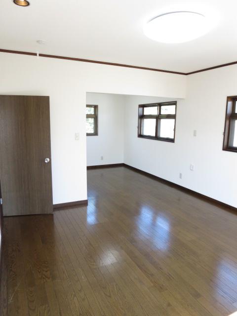 Non-living room. The second floor of the Western-style is (master bedroom). In the back there is a space of study.