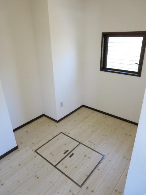 Other. Other walk-in closet also how to use the study space ・ You can use such as a storeroom.