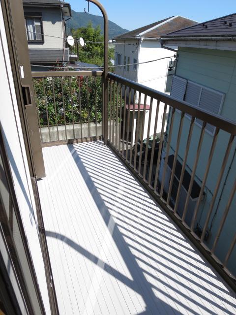 Other. There is a veranda on the second floor of the Western-style (master bedroom). Please dry your futon.