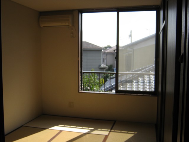 Living and room. Japanese-style room to settle in the bedroom