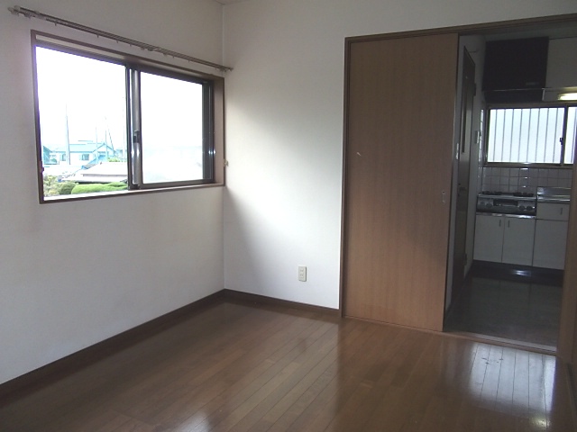 Living and room. It comes in the heating and air-conditioning (each one in the room: This is a total of two)