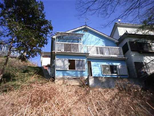 Local appearance photo. Building appearance.  Since it is a house that uses the south slope day is good.  South side adjacent land