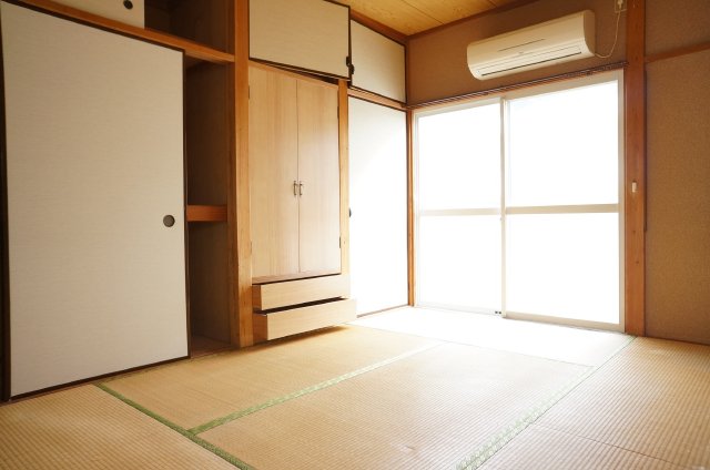 Living and room. bright! ! !