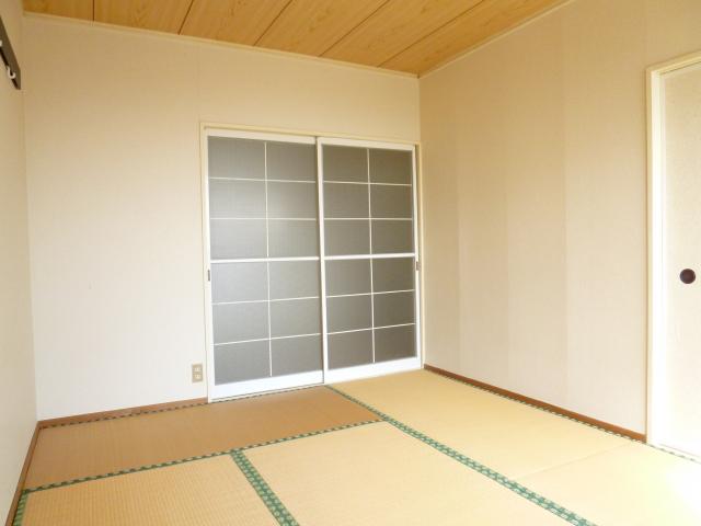Living and room. Japanese-style room In a bright room, There is a bran and glass door