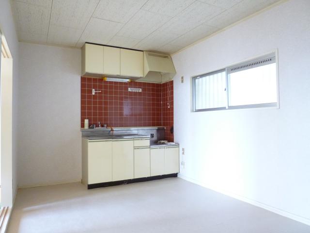 Kitchen. Wide DK in the kitchen of Tiling