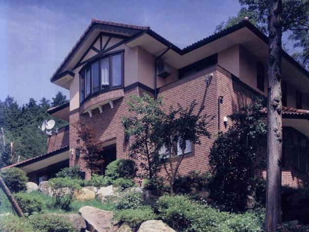 Local appearance photo. Storage abundant large residential