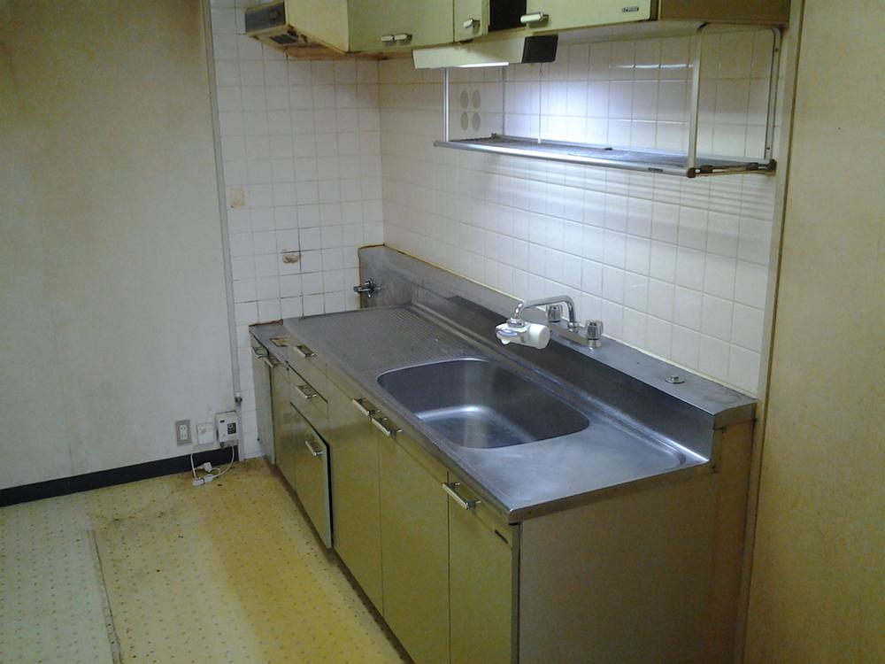 Kitchen. Indoor (10 May 2013) Shooting