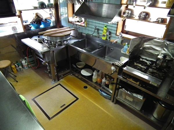 Kitchen. Soba is in the kitchen ・ If the Japanese can be opened at any time and fully equipped.