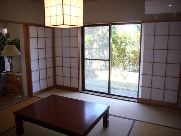 Non-living room. Relaxation of Japanese-style room has a margin of 8 tatami