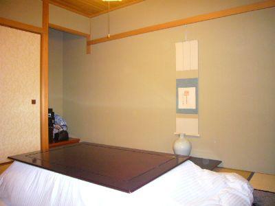 Non-living room. Is a 6-tatami mat Japanese-style room of calm atmosphere. There is a closet storage