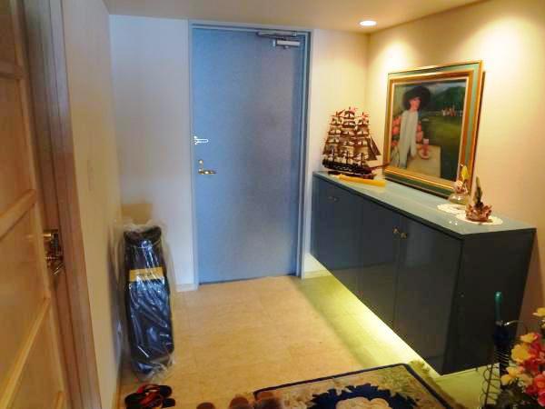 Entrance. Indoor (February 2012) Shooting