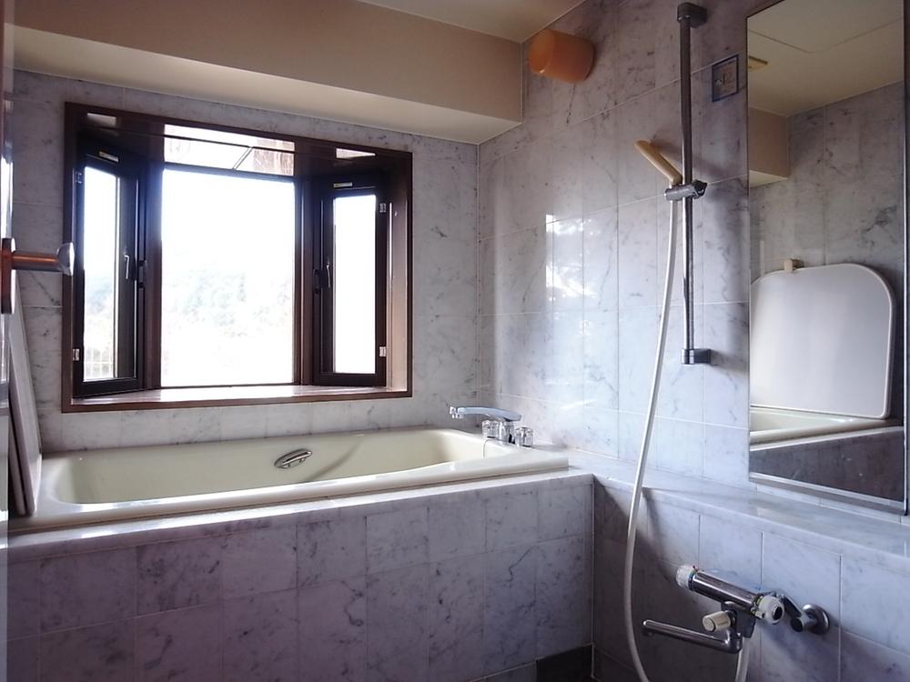 Bathroom. "bathroom" Lighting private bathroom are equipped with window, Ventilation is also good. (February 2012) Shooting