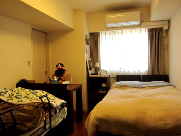 Non-living room. The bedroom is. The back of the storage of the bedroom we become a walk-in closet.