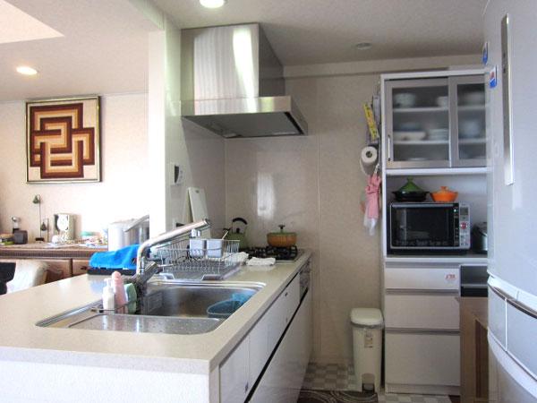 Kitchen. Good sense, Counter kitchen functionality has also been emphasized.