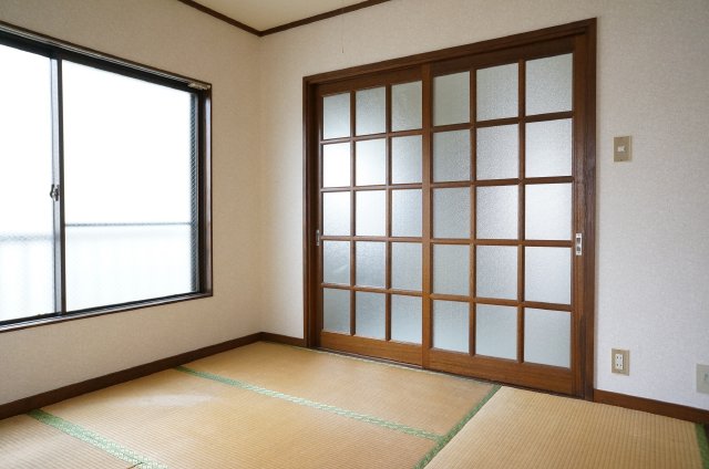 Living and room. Kitchen and Japanese-style room 1 will bulkhead. In this door