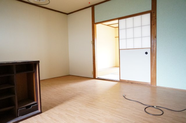 Living and room. dining Flooring is beautiful!