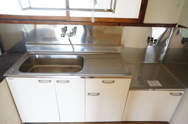 Kitchen. Easy to use sink also widely!