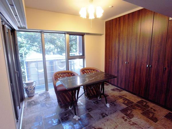 Non-living room. Balcony is on the right of Western-style about 8.1 Pledge. Floor will have to produce a high resort sense of design in the finish tile.