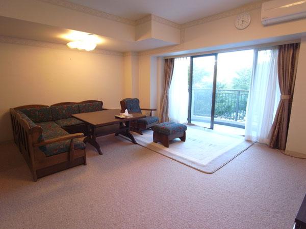 Living. A feeling of cleanliness is a living-dining.