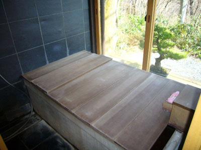 Bathroom. It also draws cloudy hot spring "away" This hot water