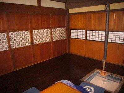 Other local. We directed the atmosphere there is a "full house" hearth. Cold winter because it is a floor heating rooms it is also safe