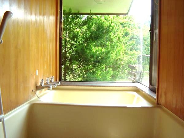 Bathroom. It is a bathroom that can door-to-door hot spring retracted.