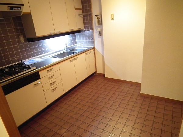 Kitchen. Kitchen You can focus on are independent cooking.