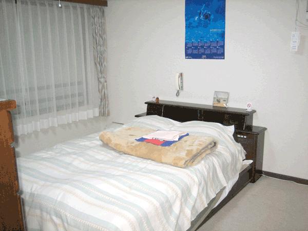 Non-living room. About 7.5 Pledge of Western-style