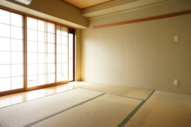 Living and room. Japanese-style room to settle