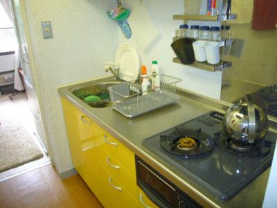Kitchen. Kitchen. It was a yellow base, It is around the neat kitchen. Is a closed-type