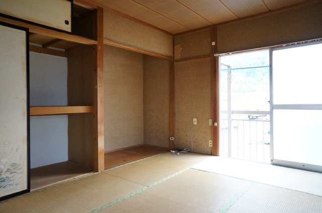 Living and room. Japanese-style room 2 Here also bright, There is alcove! 
