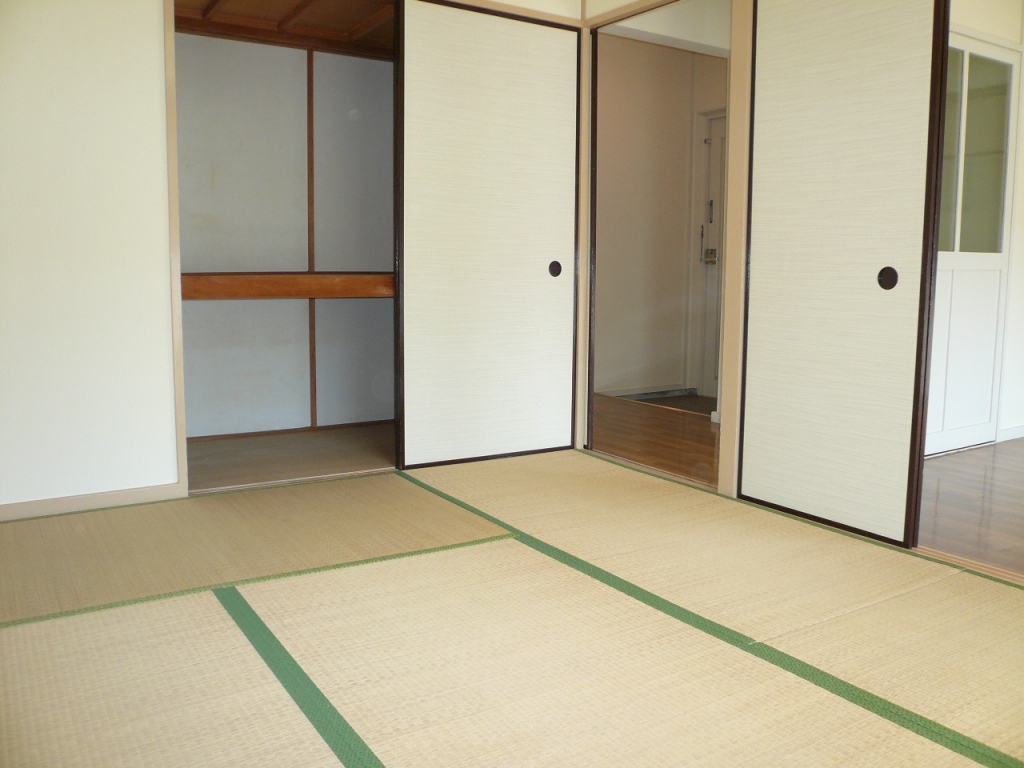Living and room. Photo is the same type ・ It is another dwelling unit. 