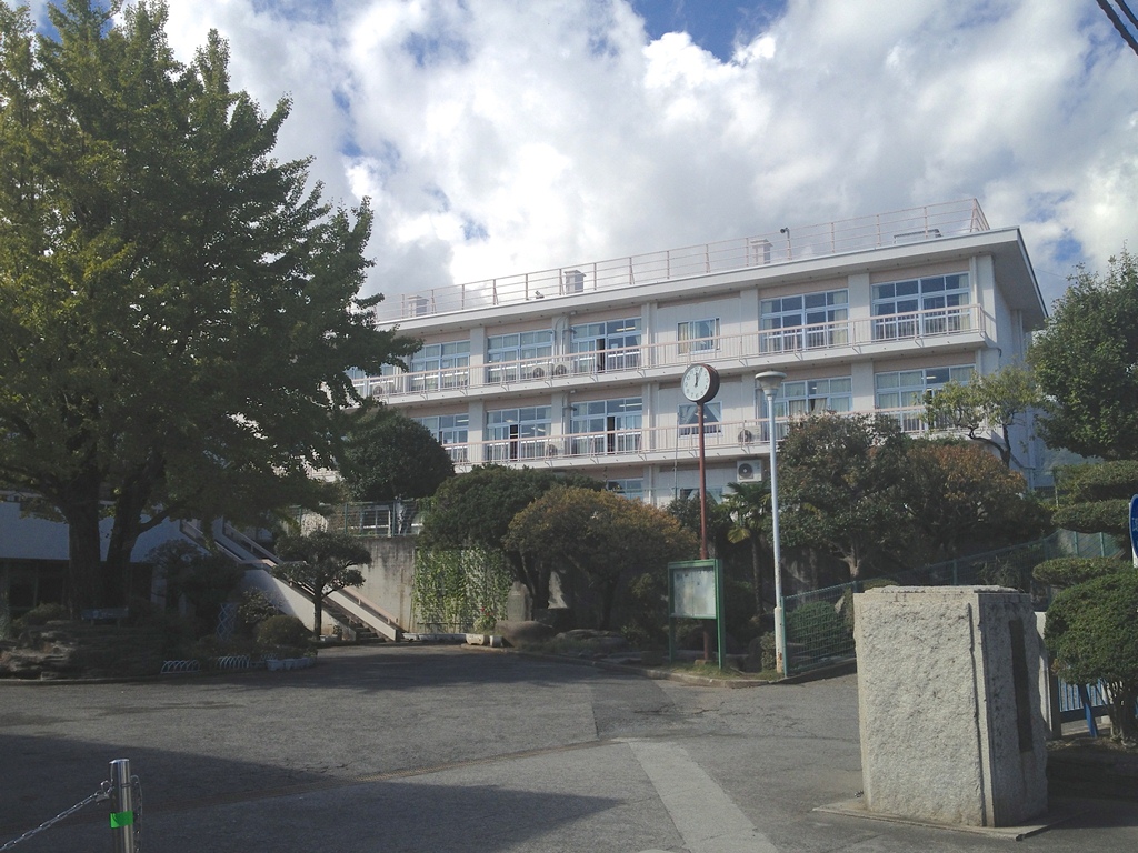 Primary school. Yoshihama up to elementary school (elementary school) 2100m