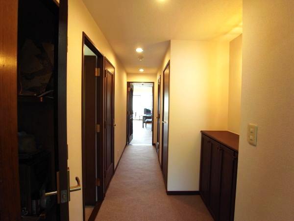 Entrance. Entrance, Widely, Also fits well goods shoebox