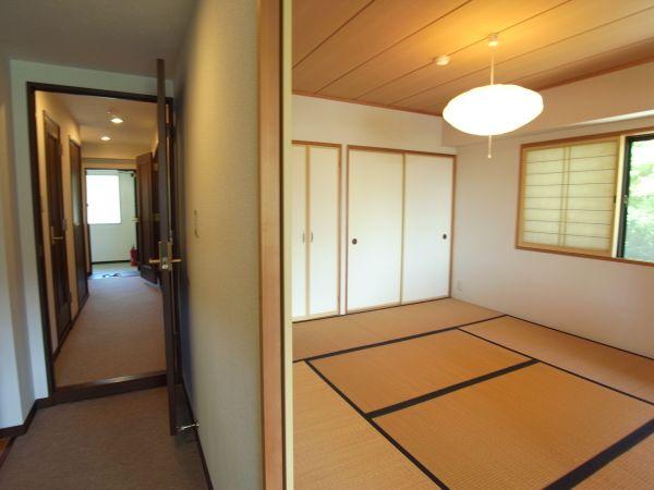 Non-living room. 8 tatami Japanese-style, Has also been firmly secured storage