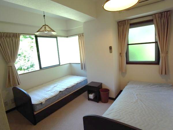 Non-living room. Entrance is on the left of the bedroom. Corner room unique, It is a two-sided lighting